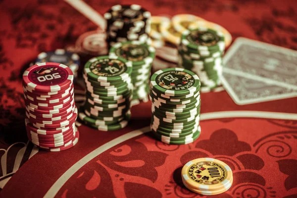 Live French Roulette table on kutu 4d mobile app showing betting grid and dealer